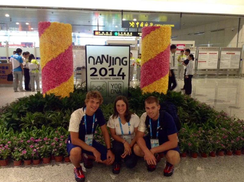 Trojice Jech, Žabová, Helešic už v Číně (Foto Czech junior pair) Trojice Jech, Žabová, Helešic už v Číně (Foto Czech junior pair)
