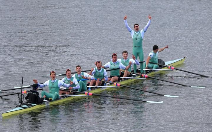 Vítězná posádka Cambridge