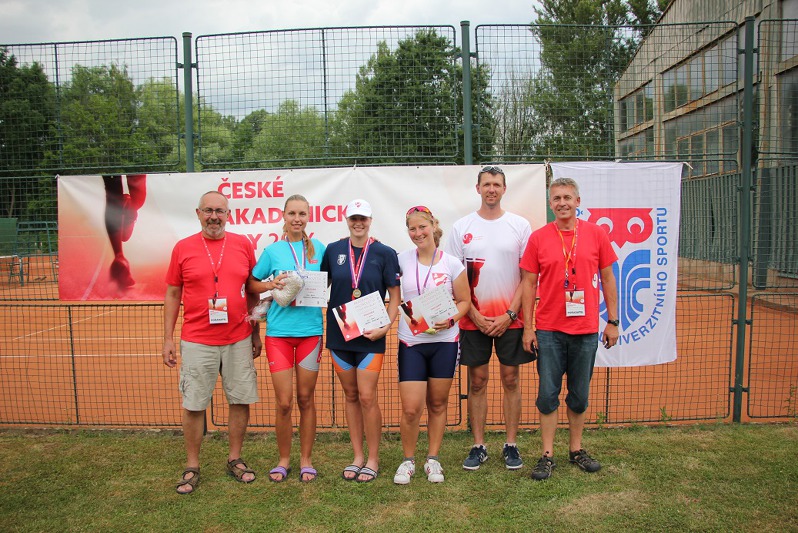 Nejlepší skifařky při slavnostním vyhlášení Nejlepší skifařky při slavnostním vyhlášení
