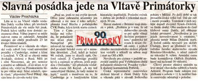 Slavná posádka jede na Vltavě Primátorky
