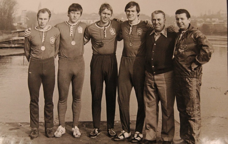 Párová čtyřka: J. Hellebrand - V. Vochoska - V. Lacina - Z. Pecka; trenéři V. Hvězda - V. Kozák Párová čtyřka: J. Hellebrand - V. Vochoska - V. Lacina - Z. Pecka; trenéři V. Hvězda - V. Kozák